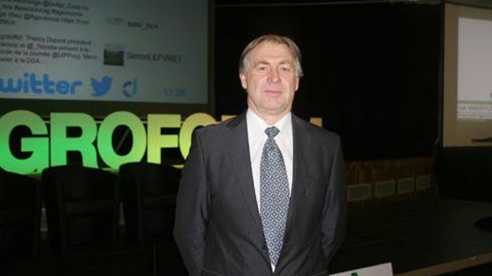 Luc Vandeputte, responsable du service technique d'Agora : « Chaque année, Agora choisit un ou plusieurs thèmes sur lesquels les agriculteurs s'interrogent et que nous avons étudiés. » Luc Vandeputte, responsable du service technique d'Agora : « Chaque année, Agora choisit un ou plusieurs thèmes sur lesquels les agriculteurs s'interrogent et que nous avons étudiés. »