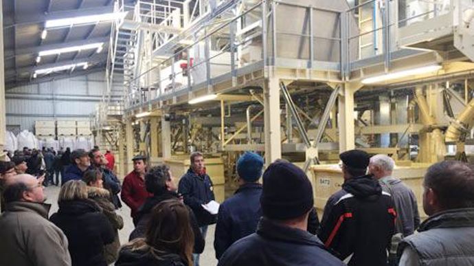 Plus de 200 personnes ont suivi la journée annuelle de Qualisol sur ses activités bio, le 2 février, au silo de Montfort (Gers), où elles ont pu découvrir la nouvelle station de triage. © QUALISOL Plus de 200 personnes ont suivi la journée annuelle de Qualisol sur ses activités bio, le 2 février, au silo de Montfort (Gers), où elles ont pu découvrir la nouvelle station de triage. © QUALISOL