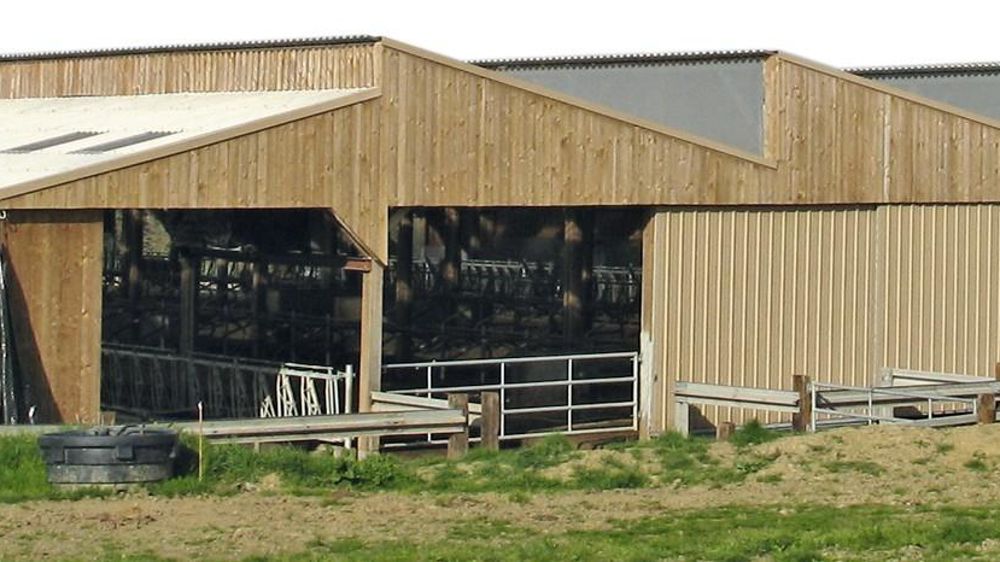 La conception d'une toiture de type usine permet de réduire les coûts et d'améliorer la ventilation dans les constructions de grande largeur.PHOTOS : PASCALE LE CANN La conception d'une toiture de type usine permet de réduire les coûts et d'améliorer la ventilation dans les constructions de grande largeur.PHOTOS : PASCALE LE CANN