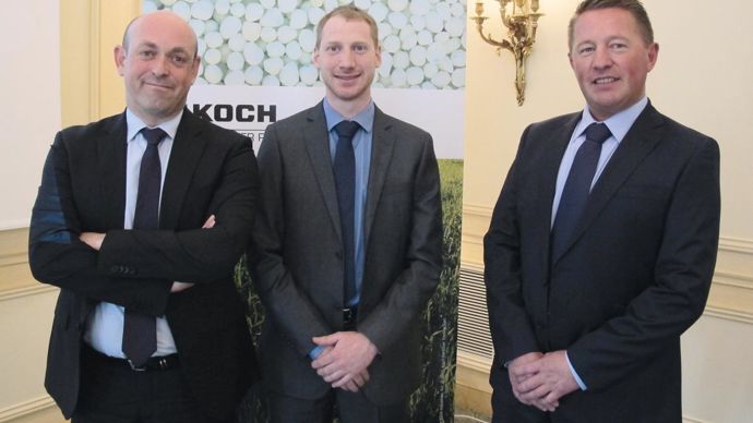 Eric Pietravalle, DG de Koch fertilizer products SAS France, Benoît Carruelle, agronome et animateur terrain, et Emmanuel Hequet, directeur commercial et marketing.R. FOURREAUX