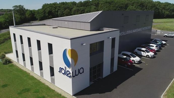 L’entreprise sarthoise Solewa est installateur de toitures photovoltaïques pour les professionnels depuis 2006.