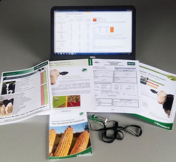 Le Mycokit comprend un test pour évaluer le risque de contamination des aliments du bétail par les mycotoxines, un dispositif de prise d'échantillons et un calculateur pour définir la dose de solution antimycotoxine à appliquer. 
