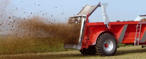 Au total, le boîtier Certix gère cinq capteurs positionnés sur les épandeurs de la gamme Optium. Au total, le boîtier Certix gère cinq capteurs positionnés sur les épandeurs de la gamme Optium.
