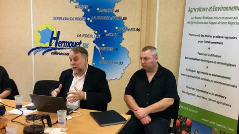 François Gibon, directeur du Naca (à g.), et Mickaël Murail, responsable activité nutrition de la plante chez Hermouet.