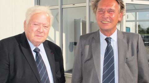 Michel Soufflet, président du conseil de surveillance, a une conviction intime : « Vivre sur nos acquis, c'est déjà régresser. » C'est pourquoi, poursuit son fils, Jean-Michel, président du directoire, « notre développement s'est fait et se fera dans une logique de consolidation des filières. Il s'agit avant tout d'assurer des débouchés et trouver de la valeur à nos productions agricoles ».R. FOURREAUX Michel Soufflet, président du conseil de surveillance, a une conviction intime : « Vivre sur nos acquis, c'est déjà régresser. » C'est pourquoi, poursuit son fils, Jean-Michel, président du directoire, « notre développement s'est fait et se fera dans une logique de consolidation des filières. Il s'agit avant tout d'assurer des débouchés et trouver de la valeur à nos productions agricoles ».R. FOURREAUX