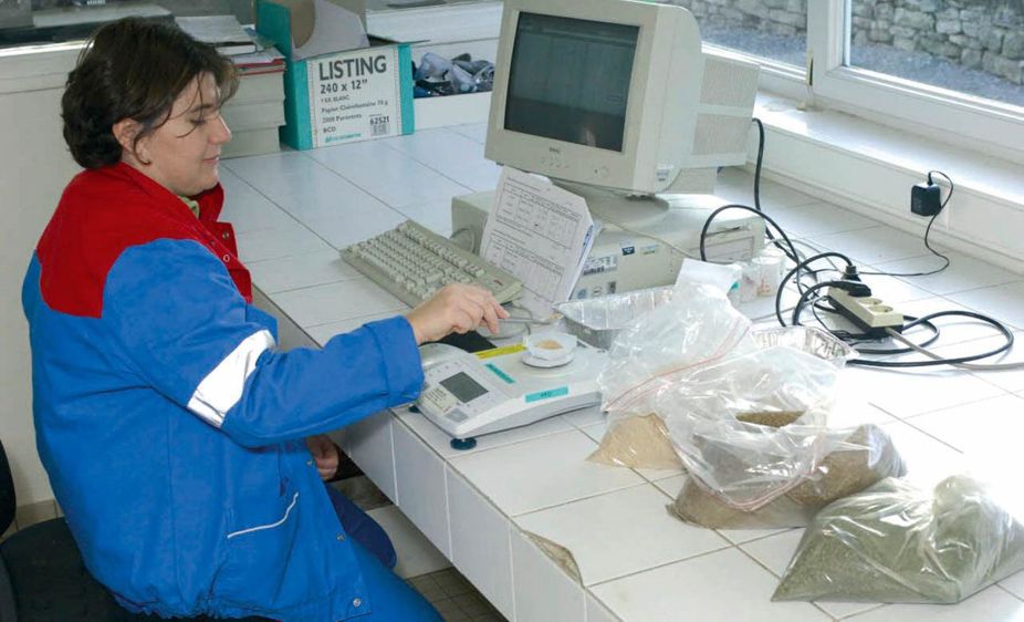 InVivo NSA possède l'un des plus importants budgets au monde pour la recherche et le développement en nutrition animale avec douze stations de recherche, dont deux en France, à Vannes (Morbihan) et à Château-Thierry (Aisne).