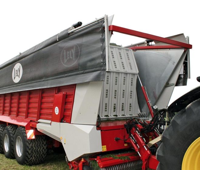 Les Tigo XR gagnent 6 m3 supplémentaires en utilisant l'espace au-dessus de l'attelage grâce à la paroi frontale qui est mobile.