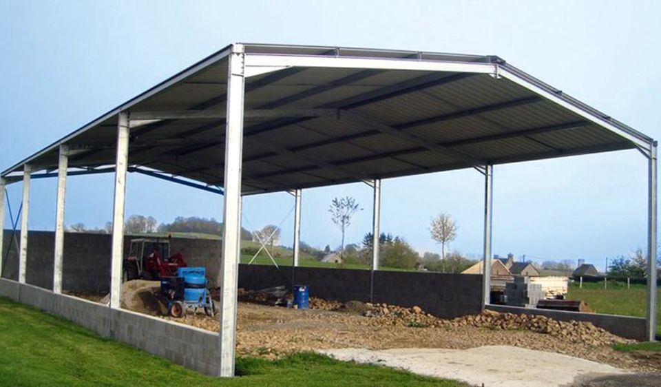 Différents bâtiments en kit sont disponibles en moins de dix jours sans majoration de tarif.