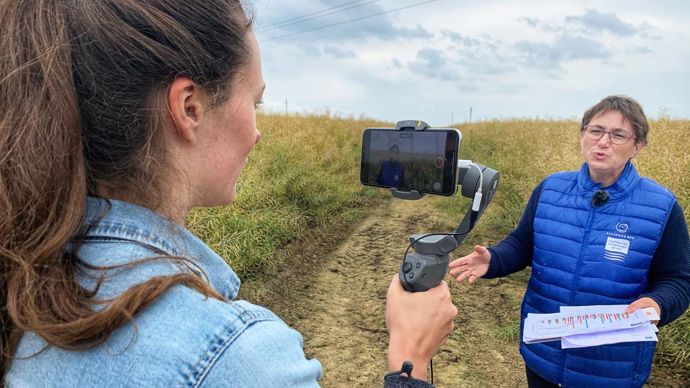 C’est une « digital native », Marie-Angélique Petit, de Dijon céréales (ici, de dos) qui a piloté le dispositif.