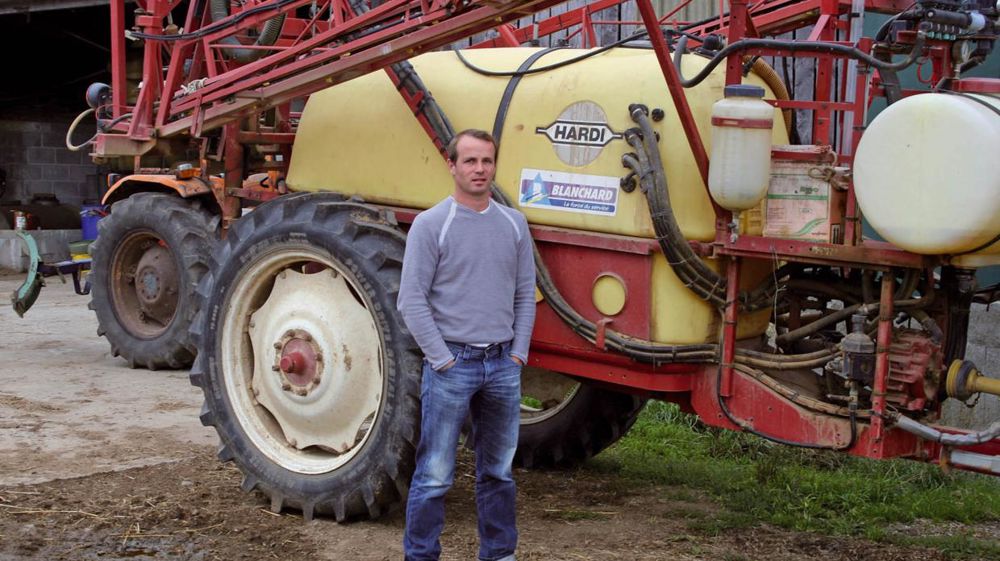 Fabrice Beucher et son associé Dominique Guillemine n'ont pas hésité à investir dans un pulvérisateur performant qui permet d'intervenir rapidement. Fabrice Beucher et son associé Dominique Guillemine n'ont pas hésité à investir dans un pulvérisateur performant qui permet d'intervenir rapidement.