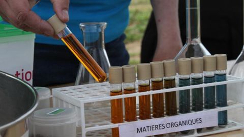 Le stockage de la matière organique dans les sols est le deuxième levier d’action identifié par NatUp. Un atelier y était consacré lors des dernières journées Outdoor de Natup en 2019. © A. DUFUMIER