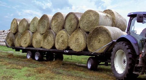 Les plateaux paille du constructeur bavarois sont disponibles en longueurs standard de 10,10 m ou 11,60 m avec rallonge.