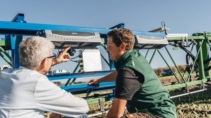 « La solution de Smart Spraying permettra l’application précise d’herbicides dans les parcelles pour lutter contre les adventices, permettant de différencier une adventice d’une plante cultivée et d’appliquer l’herbicide de manière ciblée », explique BASF. © BASF/BOSCH