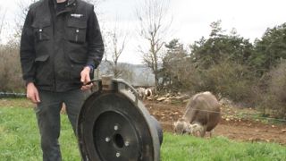« Notre décision de capter l'eau de pluie soulage un réseau vieillissant dans une petite commune qui dispose de peu de moyens pour le rénover », explique Sébastien Durand.PHOTOS © JÉRÔME PEZON « Notre décision de capter l'eau de pluie soulage un réseau vieillissant dans une petite commune qui dispose de peu de moyens pour le rénover », explique Sébastien Durand.PHOTOS © JÉRÔME PEZON