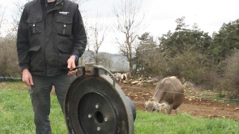 « Notre décision de capter l'eau de pluie soulage un réseau vieillissant dans une petite commune qui dispose de peu de moyens pour le rénover », explique Sébastien Durand.PHOTOS © JÉRÔME PEZON
