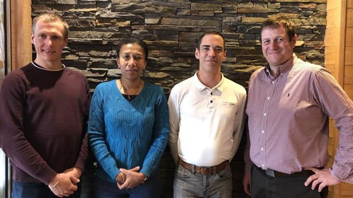 Quentin Devallé (à g.) intègre l’équipe Ventes et développement de Sem-Partners, en duo avec Geoffroy LeTallec (en blanc). Ici, aux côtés de Florent Cornut, directeur opérationnel (à dr.) et Gisèle Glévéau, responsable de la gestion du service commercial, de la logistique et de l’administration des ventes.