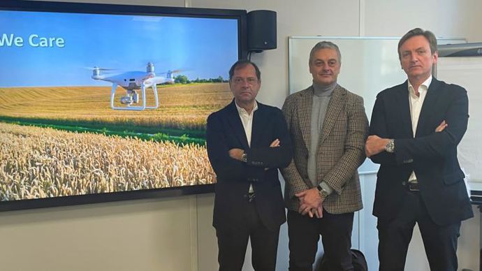 Lors d’une conférence de presse qui s’est tenue le 9 février 2022, José Ruivo, directeur développement Europe d’Ascenza, Philippe Bandiera, directeur France, et Bruno Thevret, directeur commercial France (de g. à dr.), ont présenté la nouvelle stratégie d’Ascenza, « Because we care ». © L. PETIT