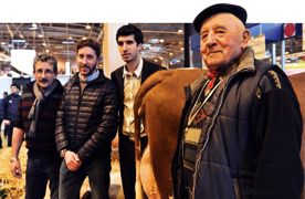 En arrière-plan, Gilles Duffet, avec Yannick et Guillaume, deux de ses trois fils. © JÉRÔME CHABANNE En arrière-plan, Gilles Duffet, avec Yannick et Guillaume, deux de ses trois fils. © JÉRÔME CHABANNE