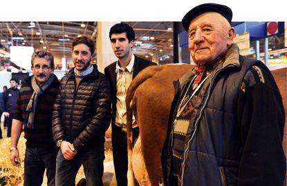 En arrière-plan, Gilles Duffet, avec Yannick et Guillaume, deux de ses trois fils. © JÉRÔME CHABANNE En arrière-plan, Gilles Duffet, avec Yannick et Guillaume, deux de ses trois fils. © JÉRÔME CHABANNE