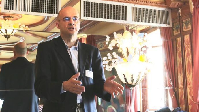 Fort de ce contrat de délégation de production de blés hybrides, « chaque station sera autonome et en circuit court », résume Rémi Lefebvre, directeur grandes cultures Deleplanque Saaten-Union, devant la presse, le 23 mars à Paris. © A.-M. LAVILLE