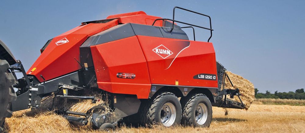 Ce système de compactage alternatif gère différemment l'énergie du volant d'inertie. Il permet de faire des balles plus denses en travaillant avec un tracteur de taille similaire à ceux utilisés avec la 1290 standard.