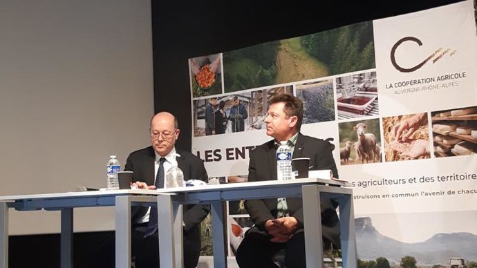 Jean de Balathier, directeur de LCA Auvergne-Rhônes-Alpes (à g.), et Patrice Dumas, président de LCA ARA, le 8 avril lors de l’AG.