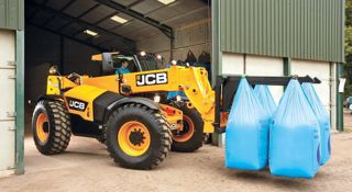 Avec une capacité de 6 t, le JCB 560-80 est une machine à haute performance. Avec une capacité de 6 t, le JCB 560-80 est une machine à haute performance.