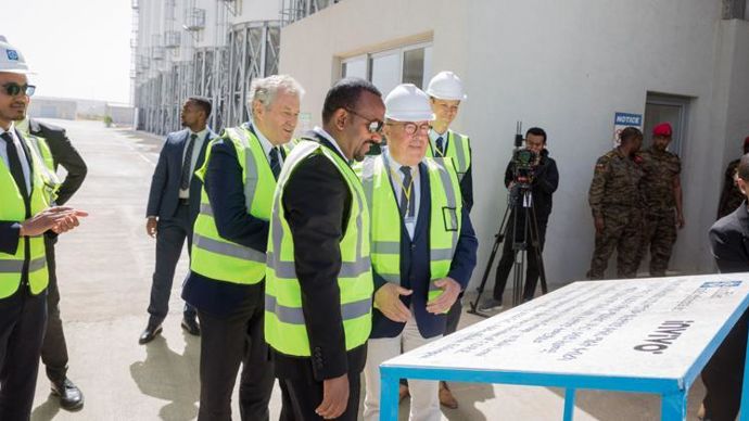 Les dirigeants d’InVivo et de Malteries Soufflet ont inauguré, le 13 mai, avec le Premier ministre éthiopien (Abiy Ahmed Ali, au premier plan), la 28e usine de Malteries Soufflet, qui est par ailleurs la première au monde avec zéro émission de carbone.