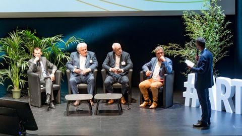 Sébastien Abis, directeur général du Club Demeter (à g.), Cédric Cabanes, président du pôle de compétitivité Agri Sud-Ouest Innovation, Éric Latgé, directeur général de l’École d’ingénieurs de Purpan, et Vincent Labarthe, vice-président du conseil régional d’Occitanie, ont débattu lors d’une table ronde. © Studio Olivier Bouchard