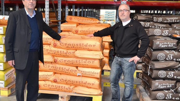 Patrick Desangles (à gauche), DGA de Val de Gascogne, et Denis Barès, responsable qualité de Gers Farine. « Nous renforçons notre développement local avec les artisans boulangers-pâtissiers. »F. JACQUEMOUD