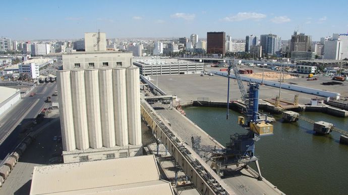 Les rendements sont faibles avec 15 q de moyenne ce qui rend ce pays structurellement importateur, ici le port de Casablanca.C. DEQUIDT