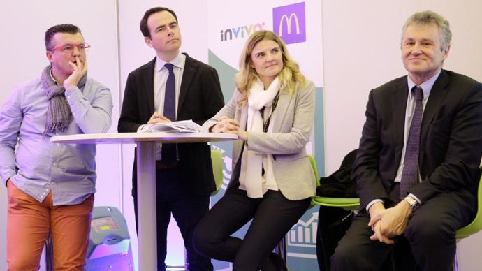 Denis Mousteau, directeur du pôle filières et innovation chez Val de Gascogne, François Bloc, responsabledes ventes et coordinateur du pôle animal chez Cap Seine, Delphine Smagghe, vice-présidente achats qualitéet développement durable de McDonald's France, et Thierry Blandinières, DG d'InVivo, lors du Sia.R. FOURREAUX