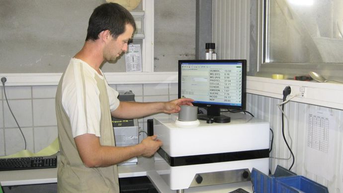 Le développement de ces services a nécessité l'achat de matériels coûteux, notamment pour analyser les fourrages.