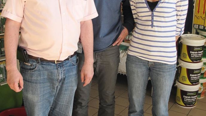 De gauche à droite : Philippe Forget, chef de projet chez Eleusys, Eric Fournié, TC vigne chez Agridor et Isabelle Prélat-Chassagne, DG du négoce.H. LAURANDEL