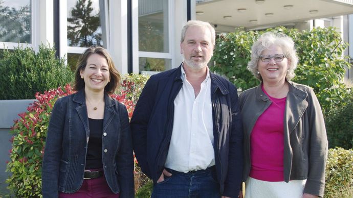 Sophie Aung Ko (à gauche), responsable organisation, est chargée de mener à bien le programme 150, épaulée par d'autres collaborateurs comme François Carpentier pour Ecobox et Ginette Ferez pour le contrat Prix Energie.