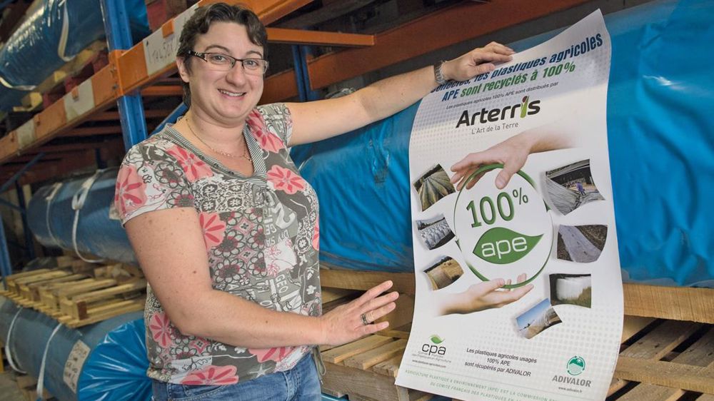 Arterris, par l'intermédiaire d'Annick Taulet, est l'un des premiers distributeurs (avec Natea, Terres du Sud et InVivo) à avoir reçu du CPA, le 30 septembre dernier, le certificat « 100 % APE ». Ce qui lui permet de se prévaloir de son engagement environnemental dans sa communication.G. BARTHOLI