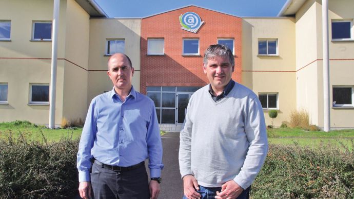 « Le service Premium Semis sera prochainement adapté pour le colza et l'escourgeon », annonce le DG Jean-Paul Dubois, (à gauche) aux côtés de Bertrand Gilles, responsable agronomique.C. URVOY