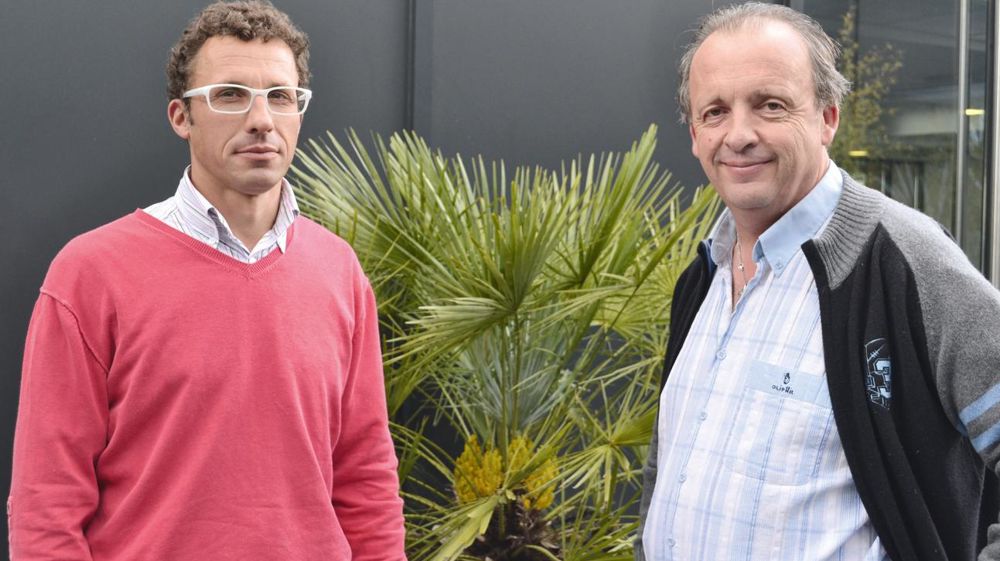 Fabien Skiba, responsable technique élevage (à gauche), et Pascal Lalanne, responsable agronomique grandes cultures, chez Euralis, sont tous deux en charge des expérimentations menées sur la plate-forme de Castétis.« Notre souci est la difficulté de réussir un couvert après le maïs qui se récolte tard. »F. JACQUEMOUD Fabien Skiba, responsable technique élevage (à gauche), et Pascal Lalanne, responsable agronomique grandes cultures, chez Euralis, sont tous deux en charge des expérimentations menées sur la plate-forme de Castétis.« Notre souci est la difficulté de réussir un couvert après le maïs qui se récolte tard. »F. JACQUEMOUD