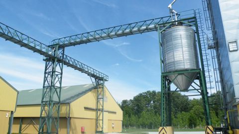 Axéréal va construire de nouveaux silos, comme celui-ci à Miske, en Hongrie, pour mailler le territoire et tripler sa collecte en Europe centrale.