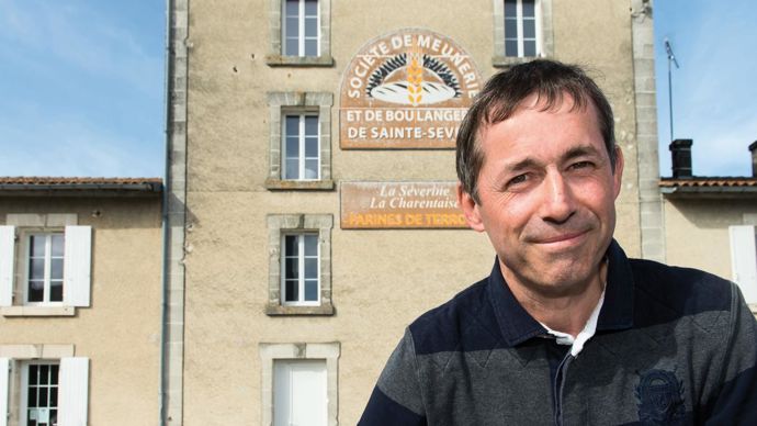 Serge Marais, directeur général et technicien agricole, pilote une équipe de quatre collaborateurs au sein d'un négoce bientôt centenaire qui réalise près de 2 M€ de CA.