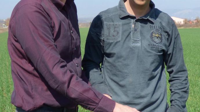 Stéphane Jézéquel, ingénieur régional Arvalis de la région Paca, et David Conil, animateur technique chez GPS, alimentent la base de données et de calcul du réseau Parcelles vision.C. SARRAZIN