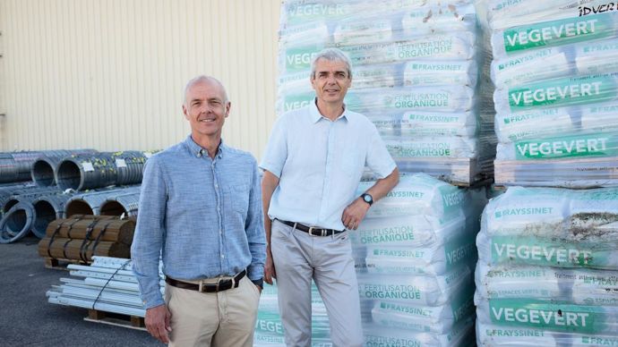 Christophe Pennequin (à droite), directeur général de Racine SAP depuis 2000, est entré dans l'entreprise il y a trente ans. Il est épaulé par Hervé Poncet, responsable administratif comptable et financier depuis 1992.Hélène David