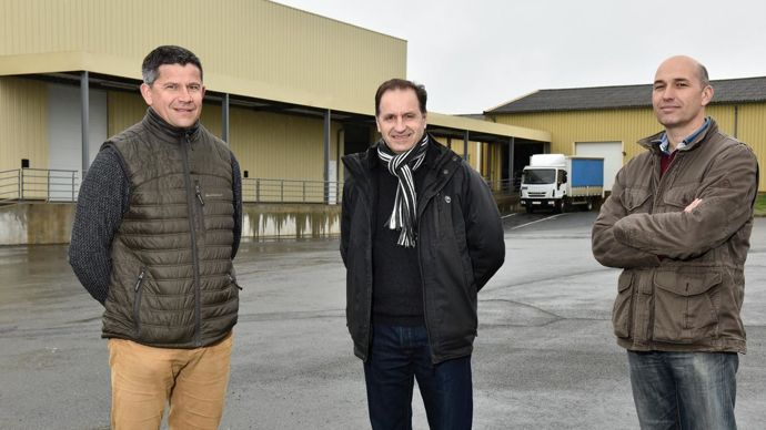Jean-Luc Désert, entouré de ses deux associés TC, Emmanuel Lorcerie et Bruno Pion, ont à coeur d'aider leurs clients « à relever la tête et à ne pas baisser les yeux en rentrant dans leur local phytos ».Cédric Faimali