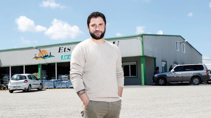 Ce qui permet avant tout à Damien Belleau de tirer sur les prix, c'est d'avoir « moins de stock et de charges de structures que les autres distributeurs », assure ce jeune négociant de 30 ans.Photo Lydie Lecarpentier