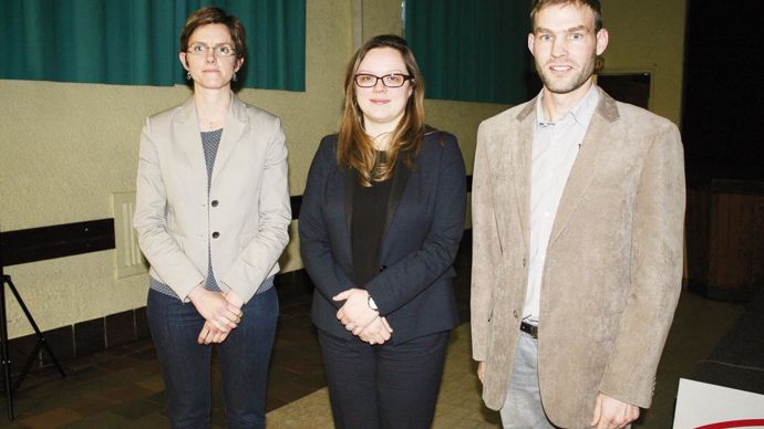 Isabelle Jean (à gauche), Caroline Bertrand et Arnaud Leroy de Cerena : « Notre objectif est de contribuer à l'amélioration de la structure et de la qualité des sols chez les agriculteurs. »B. CAILLIEZ