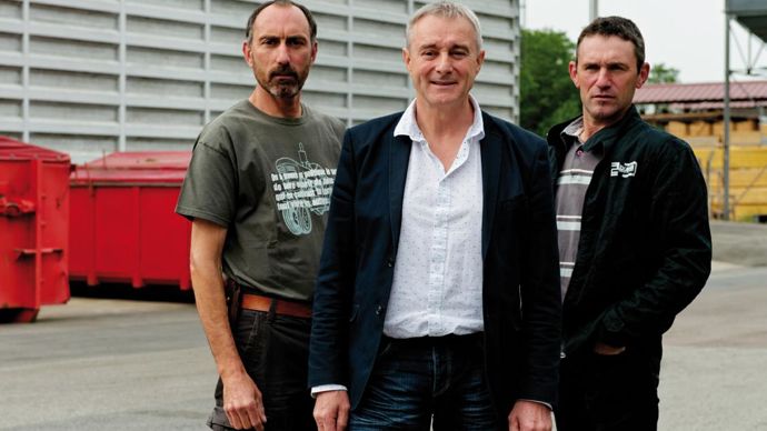 Christophe Descréaux, dirigeant du négoce éponyme, accompagné de Gérald Bacconnier, et Bernard Navetat, deux agriculteurs qui sont intervenus lors de la soirée débat avec le grand public, pour parler autrement de l'agriculture.J. CHABANNE