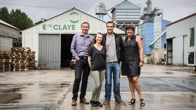 A la tête du négoce familial depuis 1997, Christian et Estelle Claye viennent d'être rejoints dans l'entreprise par Benjamin, leur fils, et Amélie, sa compagne : « Notre objectif, être disponibles et efficaces pour apporter le meilleur service possible à nos clients. »Photos Denis Paillard
