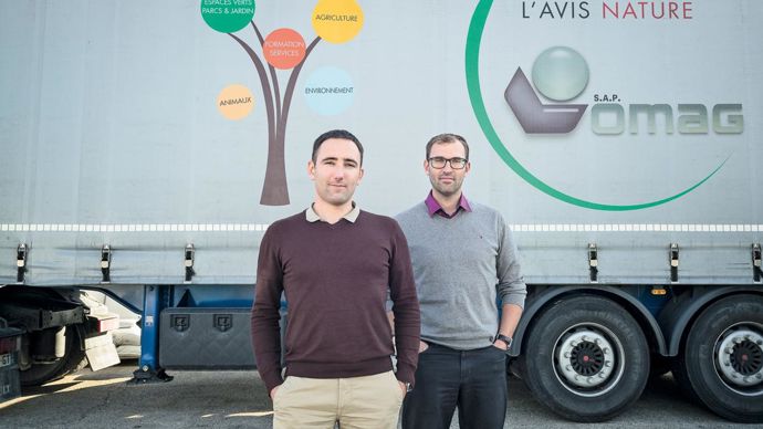 Spécialiste des engrais, Cédric Besançon (à droite), dirige Omag depuis 2010, accompagné du directeur commercial Vincent Baills, agronome expert en lutte intégrée.Hélène David