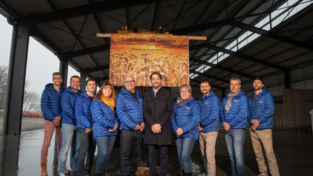 Vincent Costanzo (au centre) est le seul actionnaire de la SAS Silos de Goujon, mais il est accompagné d'un conseil d'administration composé des agriculteurs qui l'ont soutenu à ses débuts.