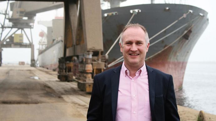 Joël Ratel en 9 dates1968 Naissanceà Saint-Pol-sur-Ternoise (Pas-de-Calais)1987 Bac D'1989 BTS Production végétale, à Tilloy-lès-Mofflaines (Arras)1990 Certificationde spécialisationen commerce1992 TC chez Houssin, négoce de céréalesdu groupe Unéal1994 TC à Unéal,région d'Arras2006 Directeurde région Unéal2012 Directeur général de Nord céréales à Dunkerque (Nord)2016-2017 Masterde management des entreprises à l'EssecB. CAILLIEZ